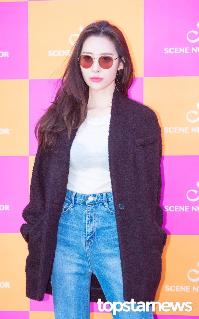 韩国美女明星宣美出席首尔江南区举行的某品牌 6