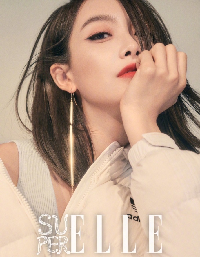 青岛美女明星宋茜红唇美腿酷帅俏皮时髦穿搭造 8
