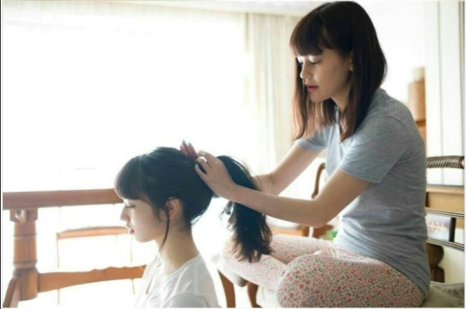 日本美女模特小松菜奈和Emma閨蜜写真 2