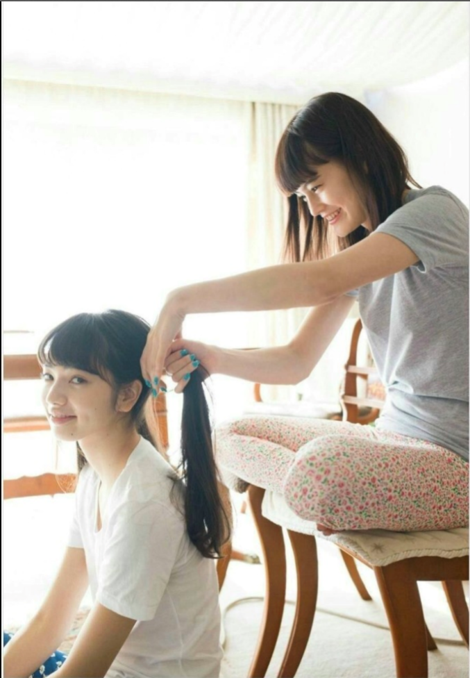 日本美女模特小松菜奈和Emma閨蜜写真 3