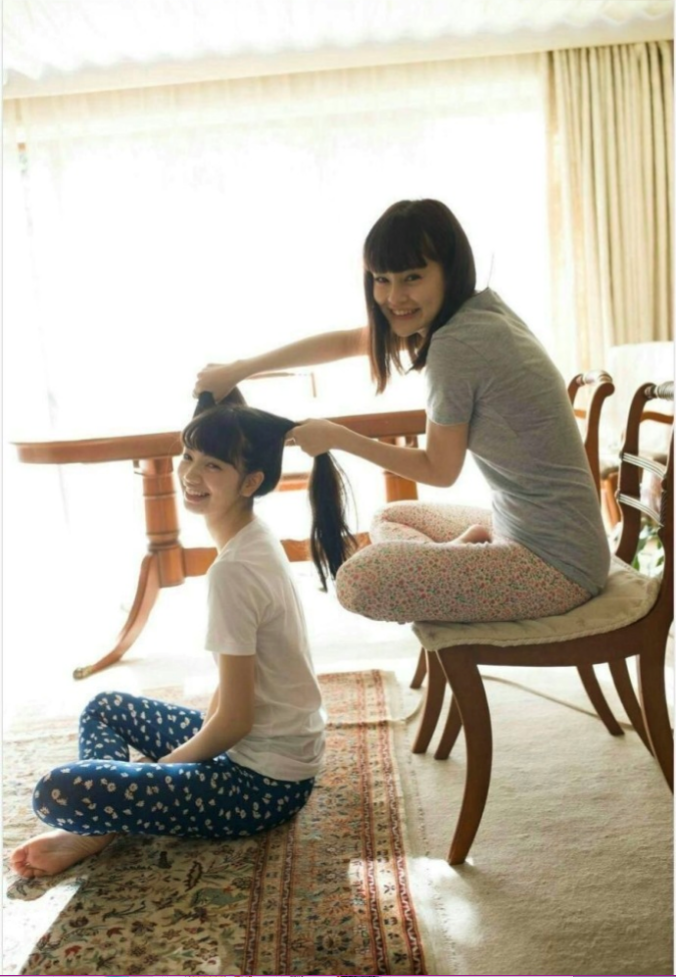 日本美女模特小松菜奈和Emma閨蜜写真 4