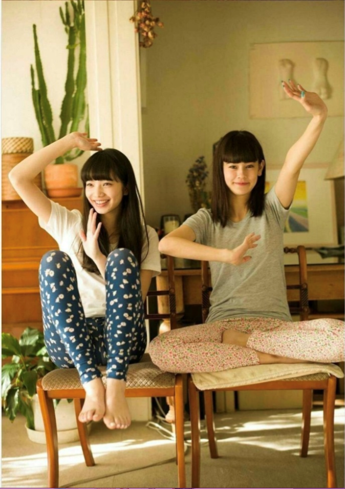 日本美女模特小松菜奈和Emma閨蜜写真 6