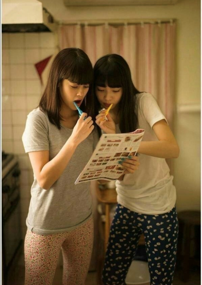 日本美女模特小松菜奈和Emma閨蜜写真 12