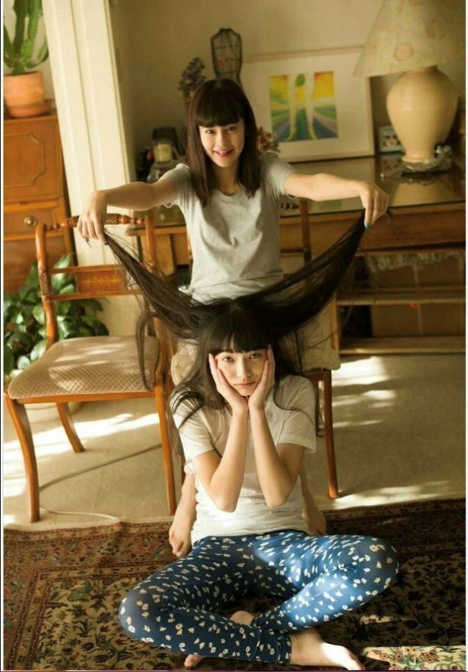日本美女模特小松菜奈和Emma閨蜜写真 17