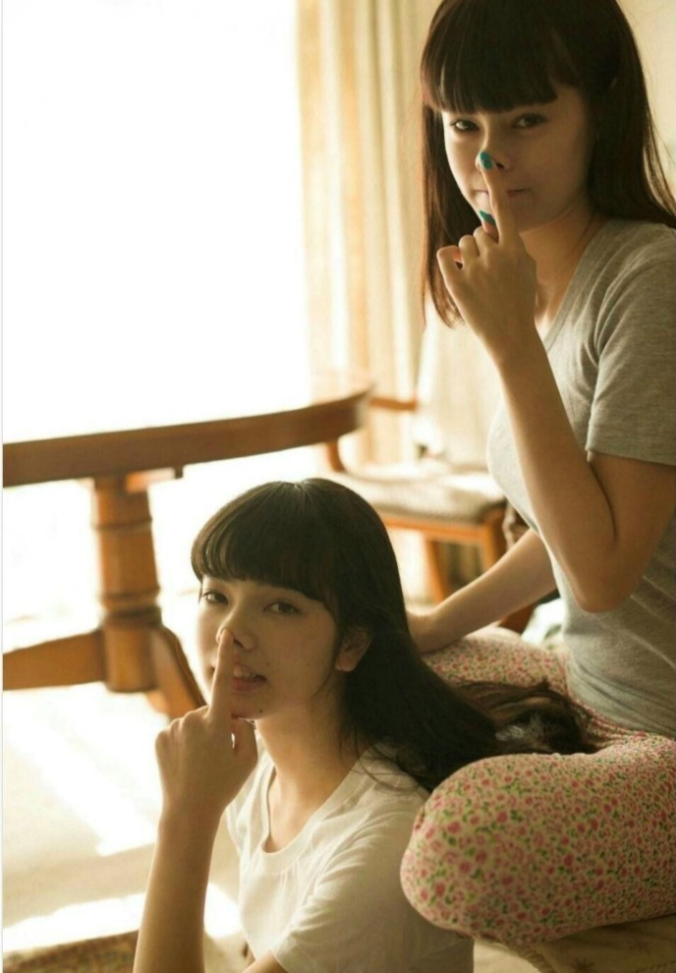 日本美女模特小松菜奈和Emma閨蜜写真 28