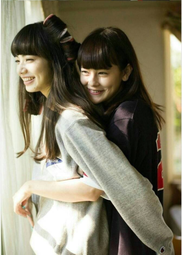 日本美女模特小松菜奈和Emma閨蜜写真 41