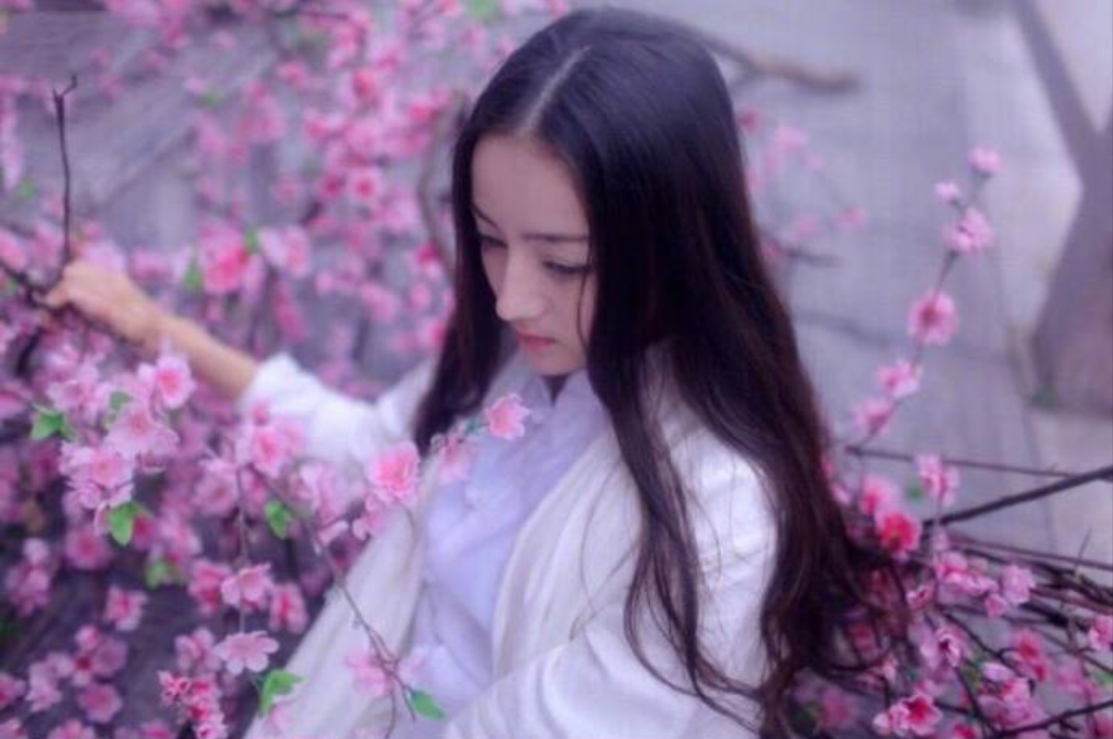 新疆美女明星迪丽热巴白色素衣古装写真 11
