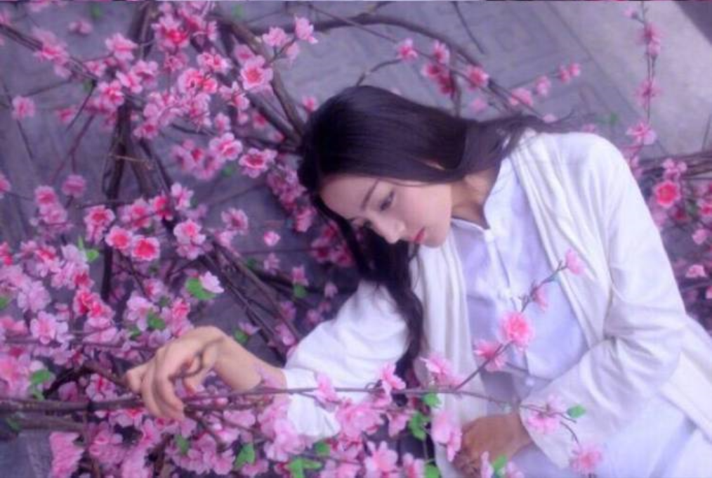 新疆美女明星迪丽热巴白色素衣古装写真 12
