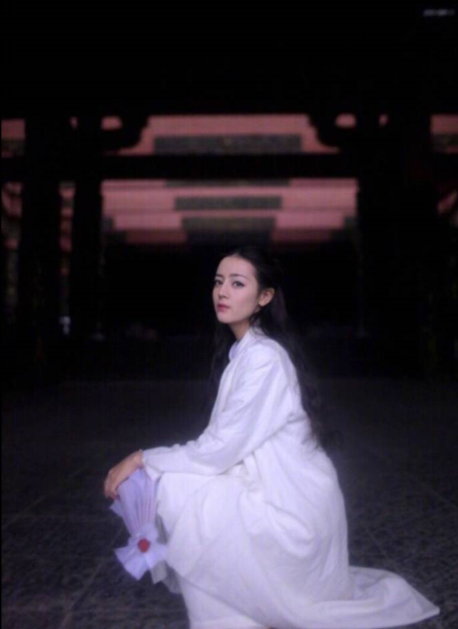 新疆美女明星迪丽热巴白色素衣古装写真 17