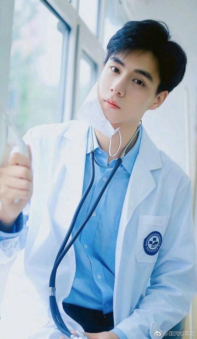 白净少年校草帅哥图片_随便拉一个当男朋友吧 8