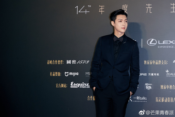 小鲜肉明星小绵羊张艺兴出席时尚先生盛典黑色 3