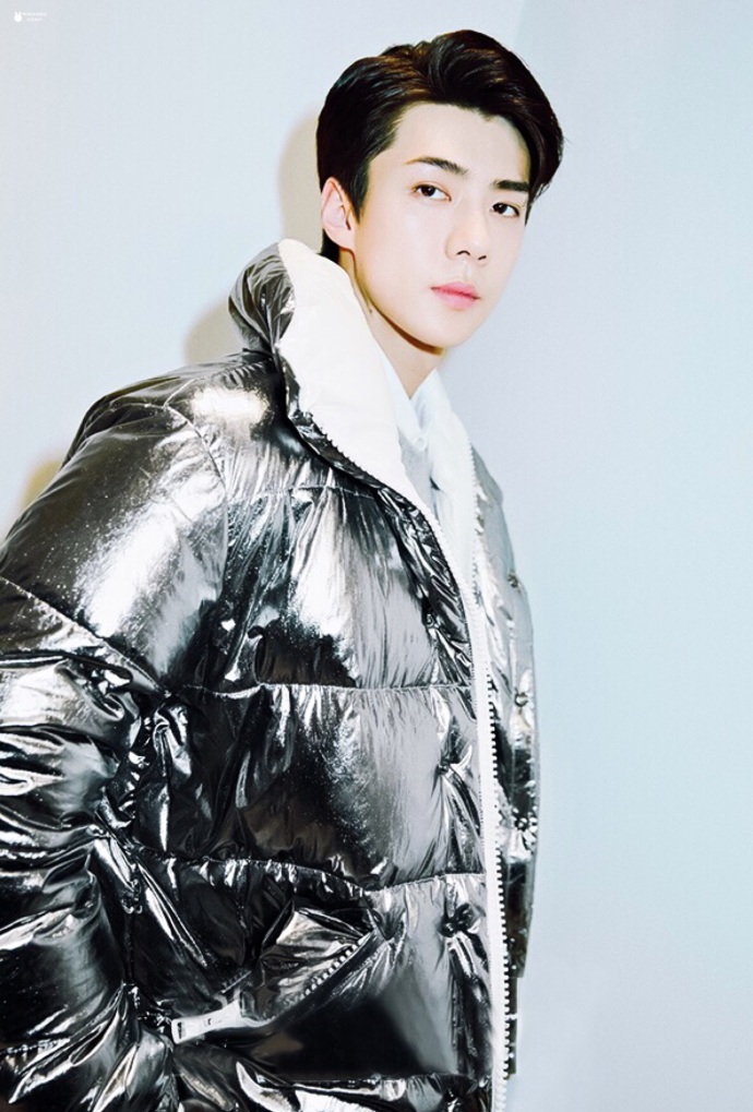 韩国男明星帅哥exo成员吴世勋Look Magazine画报图片 2