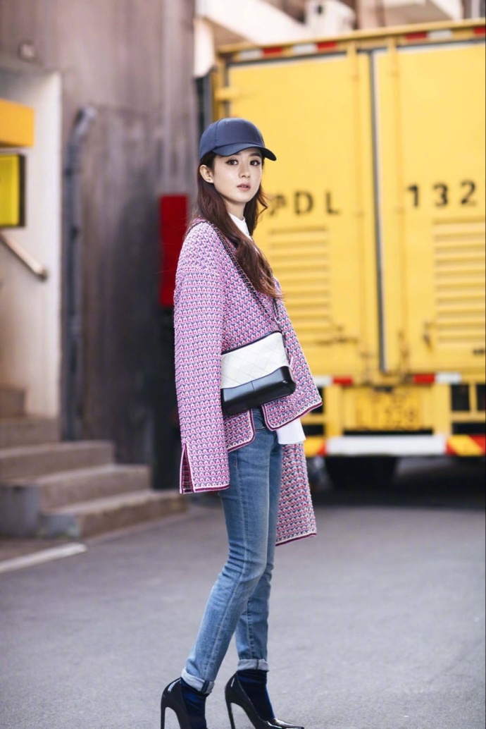 河北美女明星赵丽颖时尚街拍清新活泼又凸显少 5