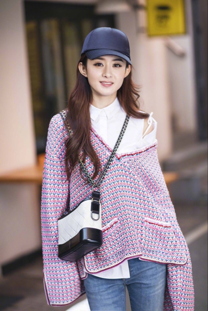 河北美女明星赵丽颖时尚街拍清新活泼又凸显少 6