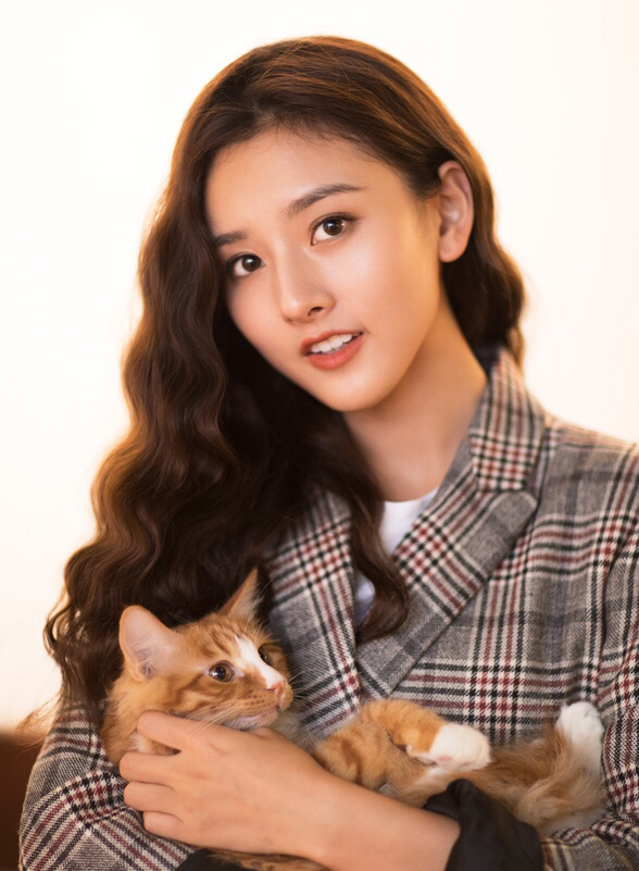 内地小花美女明星宋祖儿波浪卷可爱写真 7