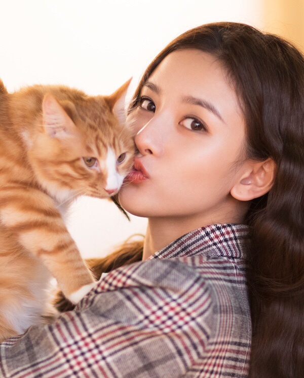 内地小花美女明星宋祖儿波浪卷可爱写真 8