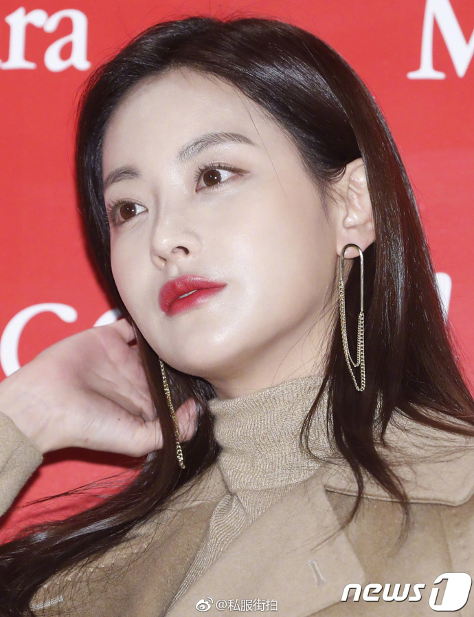 韩国美女明星吴妍书私服街拍首尔出席MaxMara品牌 2
