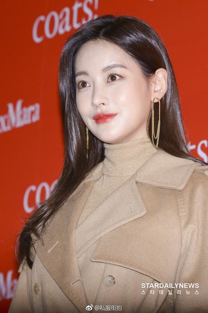 韩国美女明星吴妍书私服街拍首尔出席MaxMara品牌 3