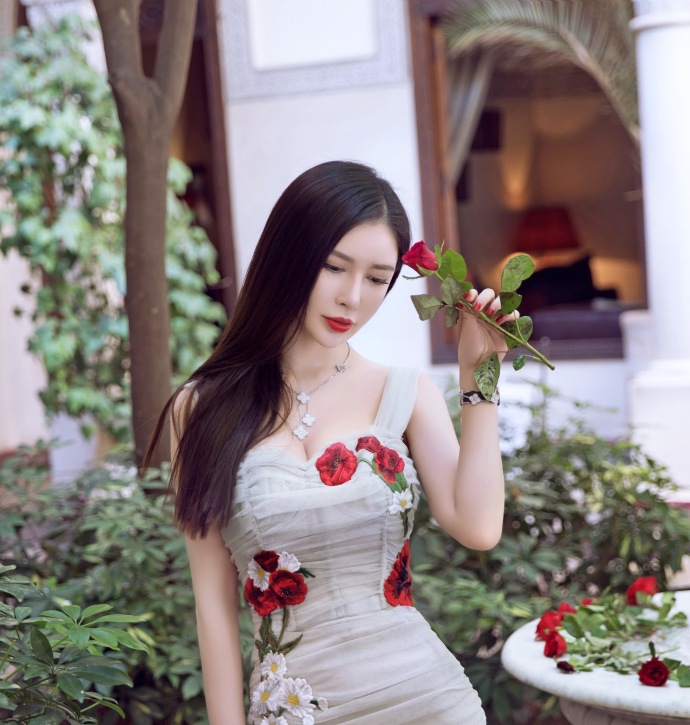 性感美女咪娜的美图