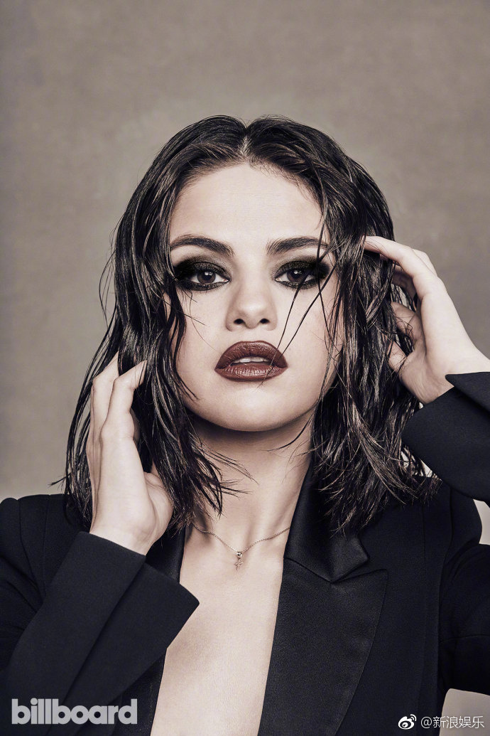 欧美美女明星赛琳娜戈麦斯(Selena Gomez)登上《Bi 7