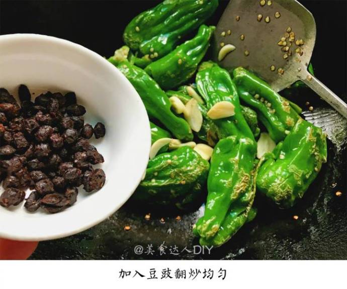 【虎皮尖椒】虎皮青椒鲜香美味比肉还下饭的素 5