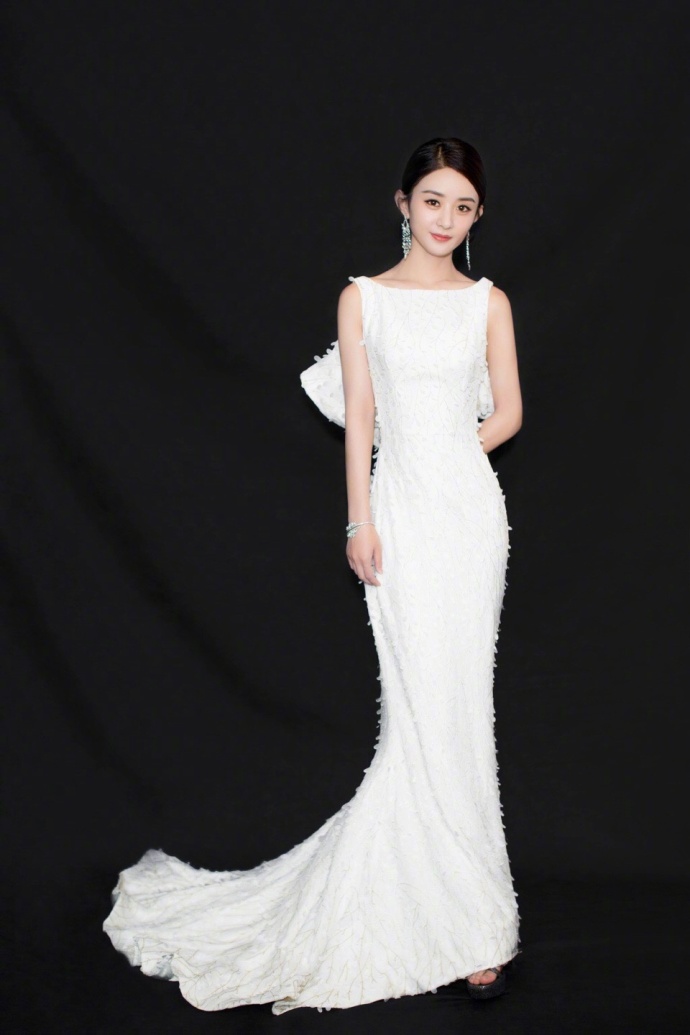 大眼美女明星赵丽颖尖叫之夜白色礼服美呆众人 6