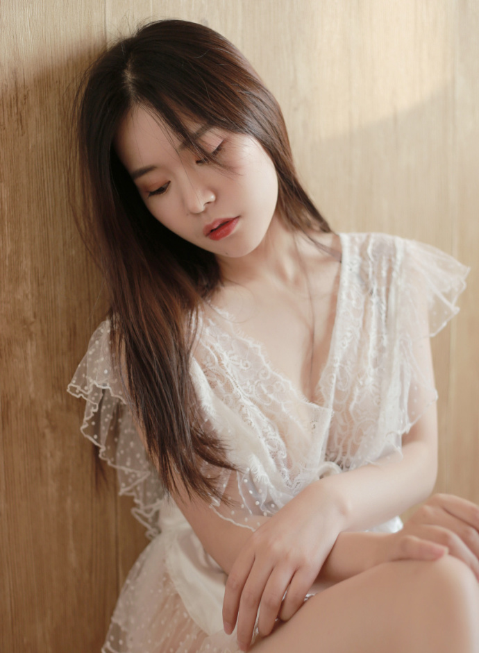 性感美女嫩模透明白纱裙私房羞涩福利图片 3