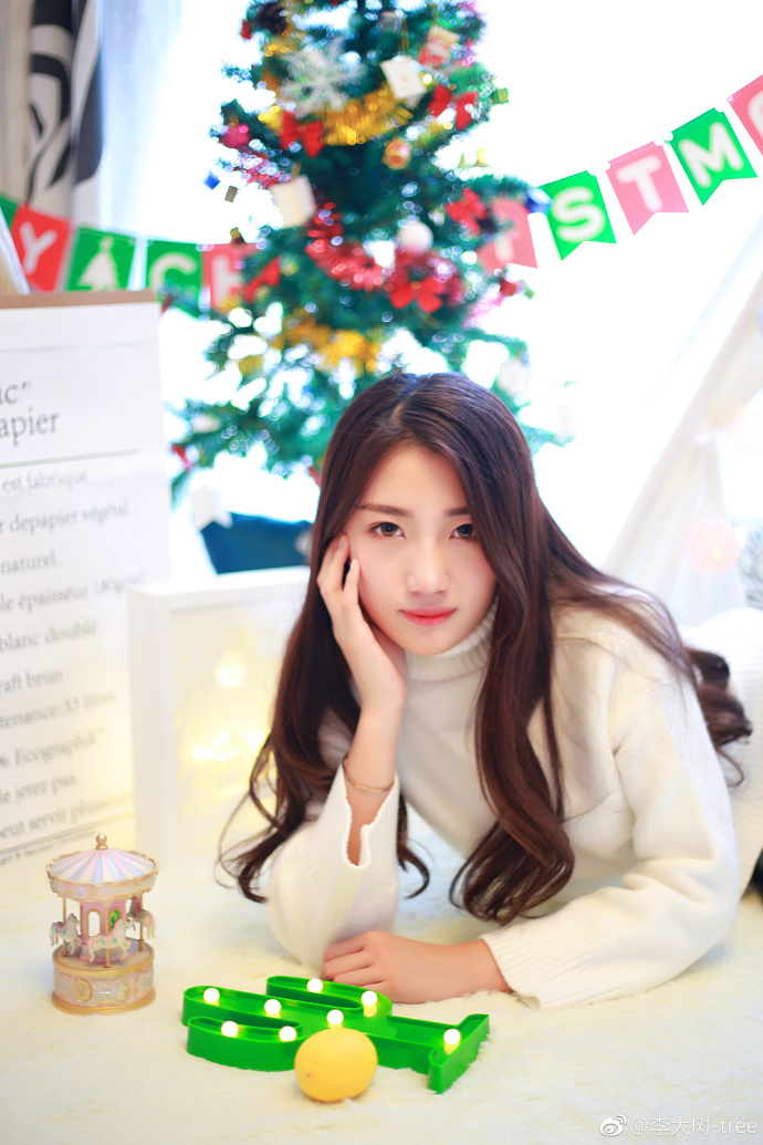 清纯美女夜猫神圣诞节清纯写真 4