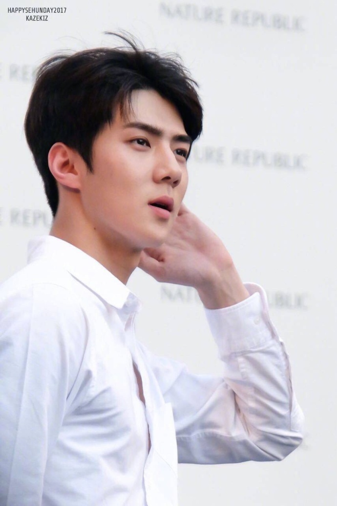 韩国男团exo成员吴世勋白衬衫帅气图片 7