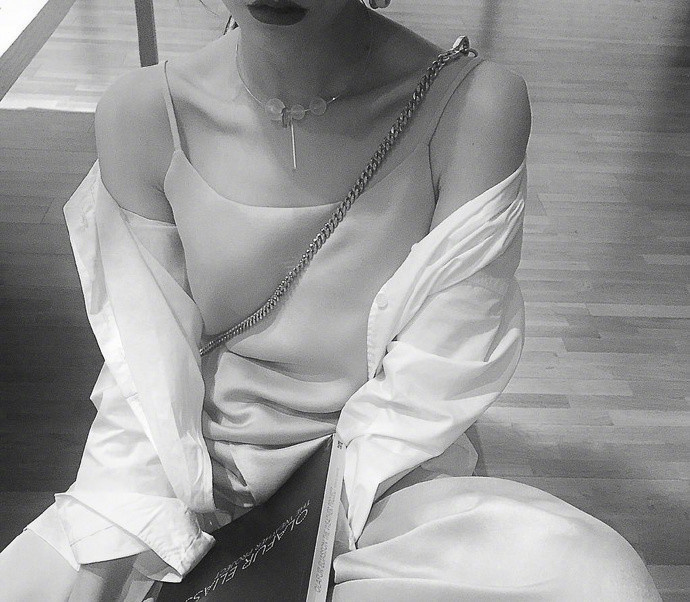 黑白头像女生_qq女生黑白头像集 8
