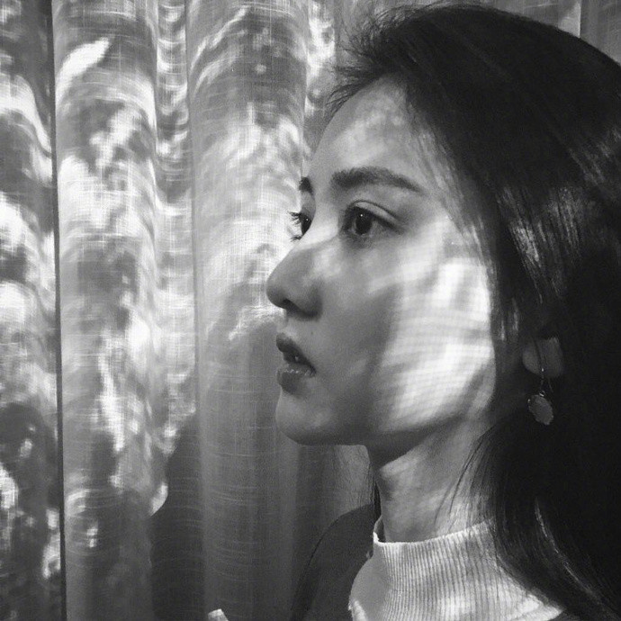 黑白头像女生_qq女生黑白头像集 9