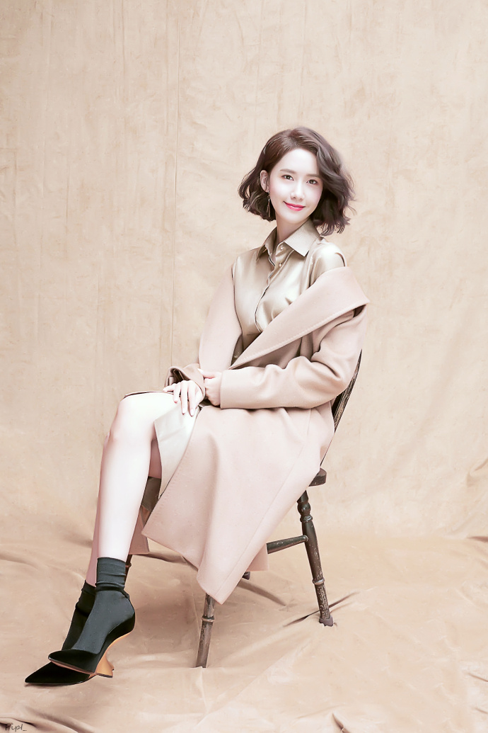 韩国美女明星林允儿短发造型唯美写真 4