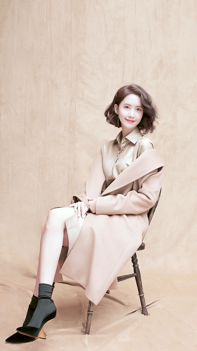韩国美女明星林允儿短发造型唯美写真 5