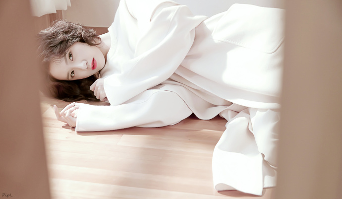 韩国美女明星林允儿短发造型唯美写真 7