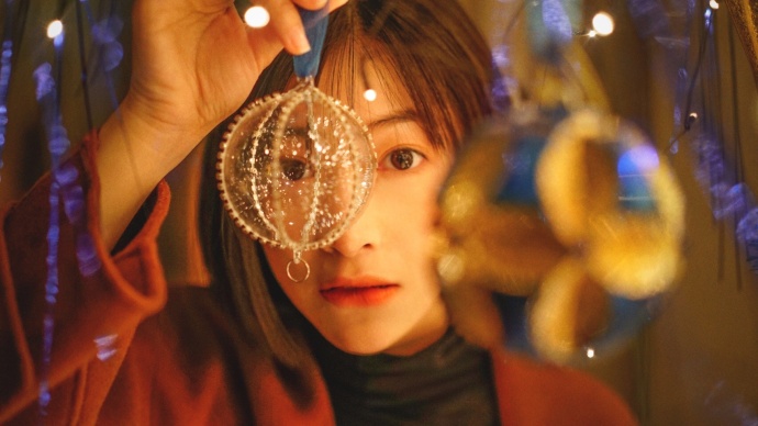 人气女星温雅韩国街拍温暖的圣诞灯光下化身美 4