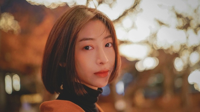 人气女星温雅韩国街拍温暖的圣诞灯光下化身美 5