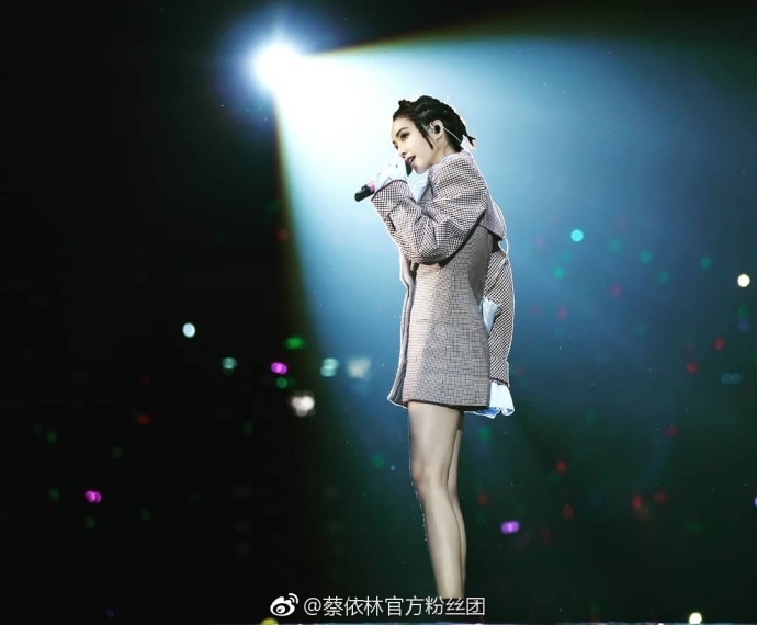 台湾美女明星蔡依林辫子新发型图片 3