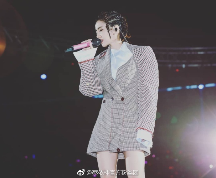 台湾美女明星蔡依林辫子新发型图片 6