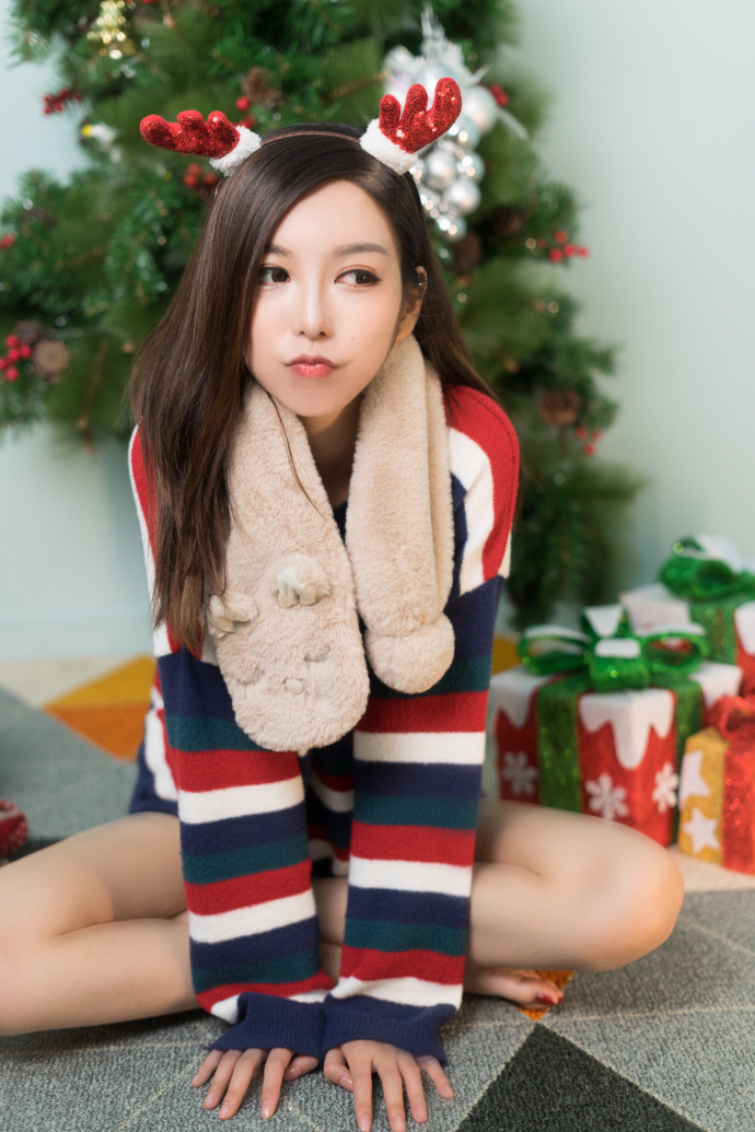 清纯美女小玥玥 ​​​​2017年末最爱女神圣诞写 6
