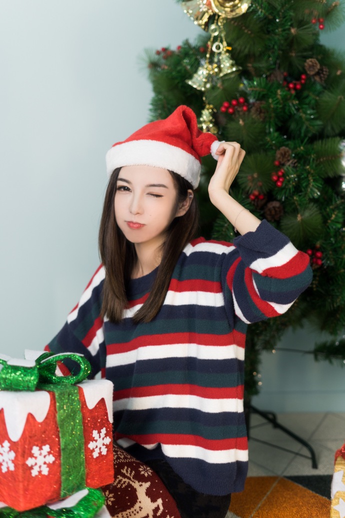 清纯美女小玥玥 ​​​​2017年末最爱女神圣诞写 7