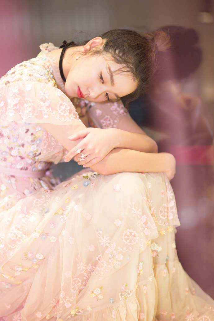 东北美女明星阚清子出席​COSMO时尚美丽盛典礼服 2