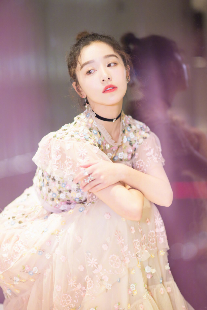 东北美女明星阚清子出席​COSMO时尚美丽盛典礼服 5