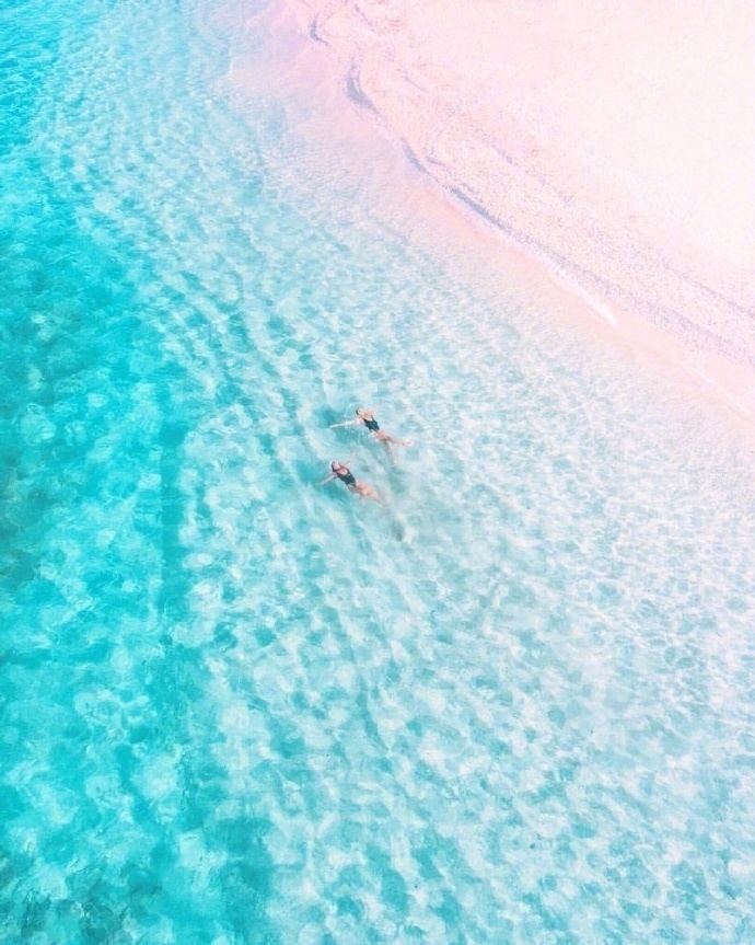 印尼科莫多岛的粉红沙滩风景图片 4