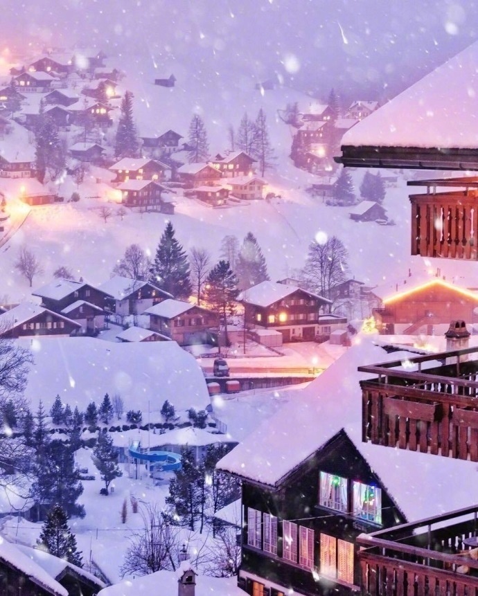 瑞士夜晚的雪景仿佛进入童话世界一样 2