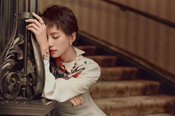 北京美女明星刘诗诗《周末画报》STYLE版封面短发 3