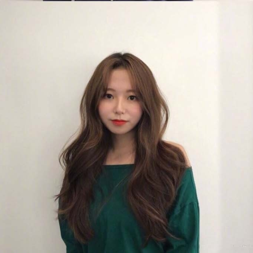 适合秋冬的棕色系大波浪卷发型美女自拍照 18
