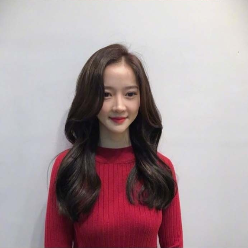 适合秋冬的棕色系大波浪卷发型美女自拍照 23