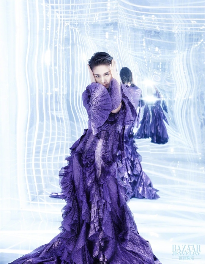 鬼马精灵成都美女明星王子文湿发白裙显性感优 4