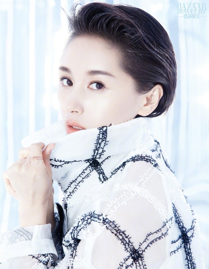 鬼马精灵成都美女明星王子文湿发白裙显性感优 5