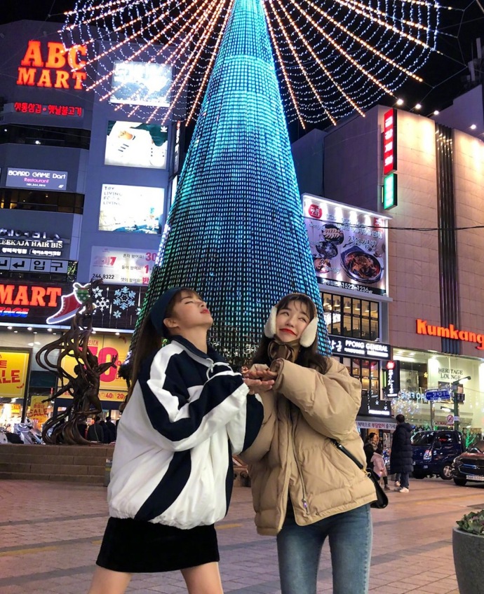 清纯闺蜜圣诞写真_闺蜜就是坐在一起即使我说的 3